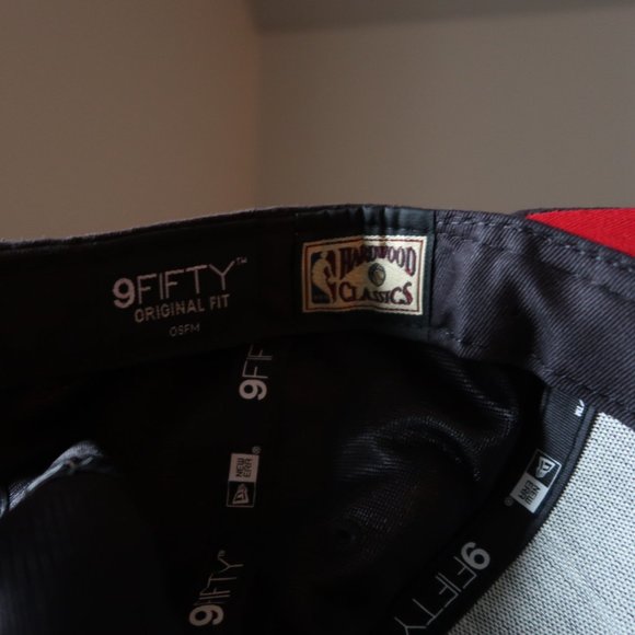 New Era  Chicago Bulls Windy City Hardwood Classics Buckleback Hat - Picture 5 of 5